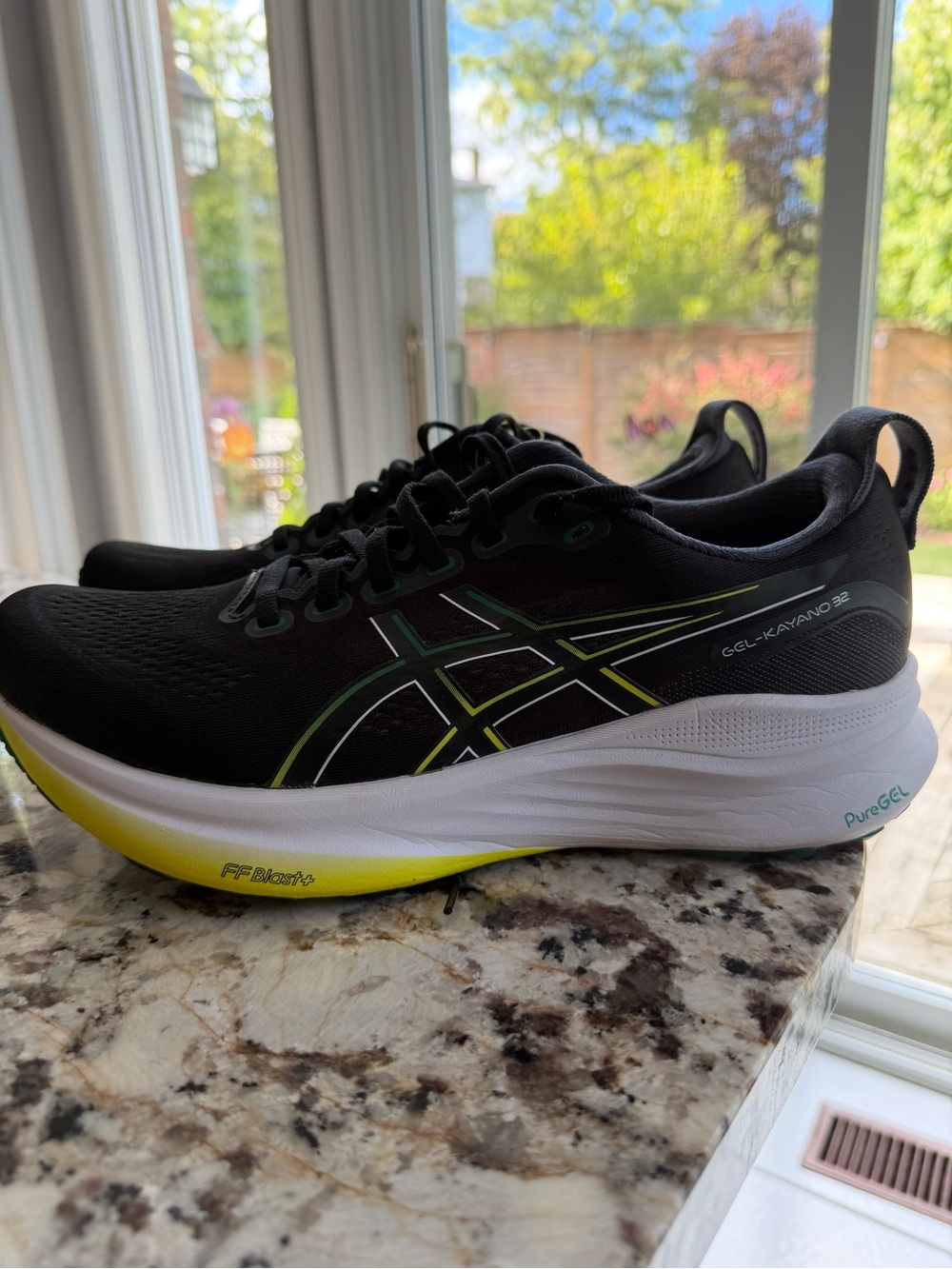 Mens ASICS GEL-Kayano 32 running shoes